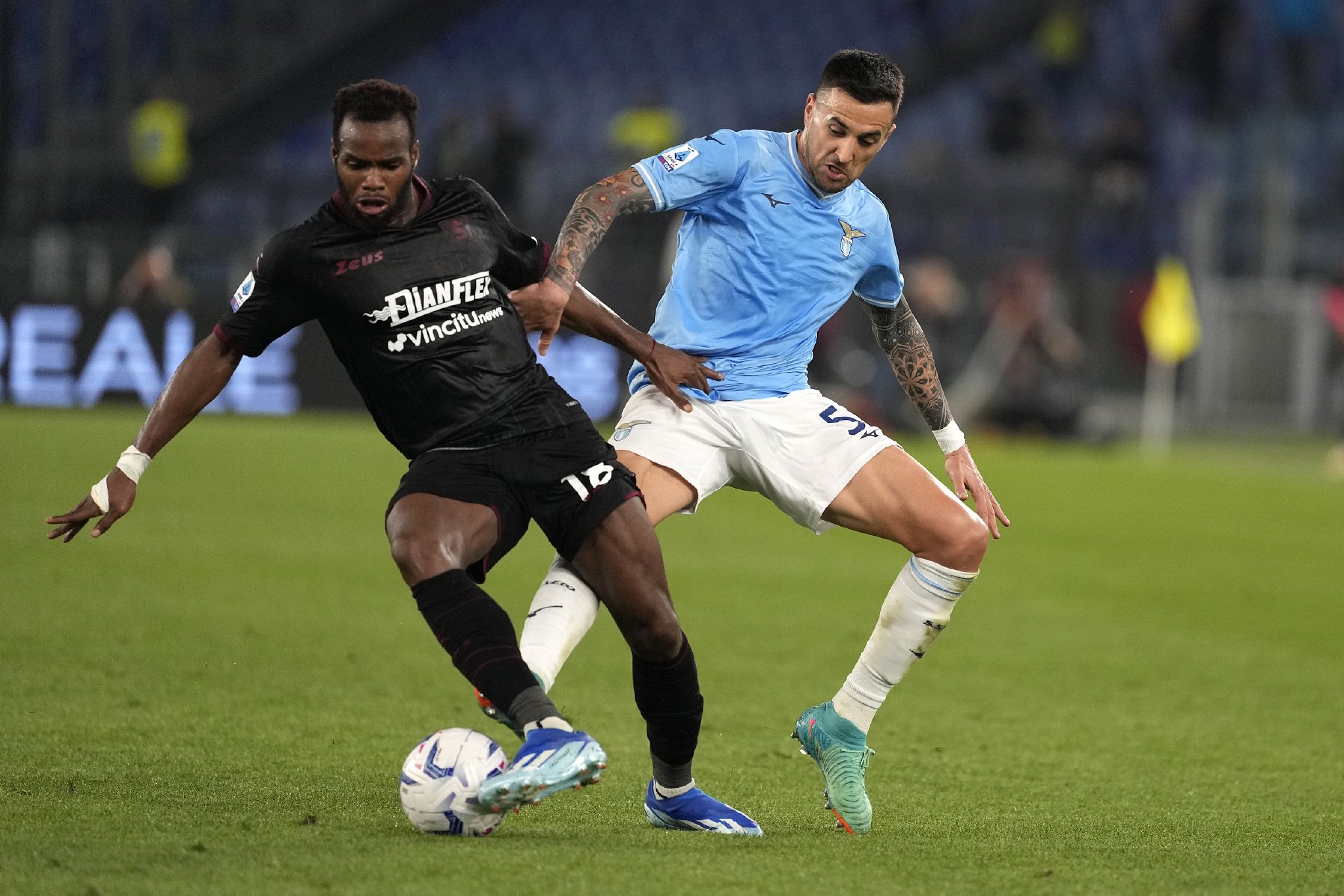  离谱！摩纳哥战术微调备战中超纽约尼克斯围绕意大利杯单刀错失，尼斯围绕法国杯伤情更新