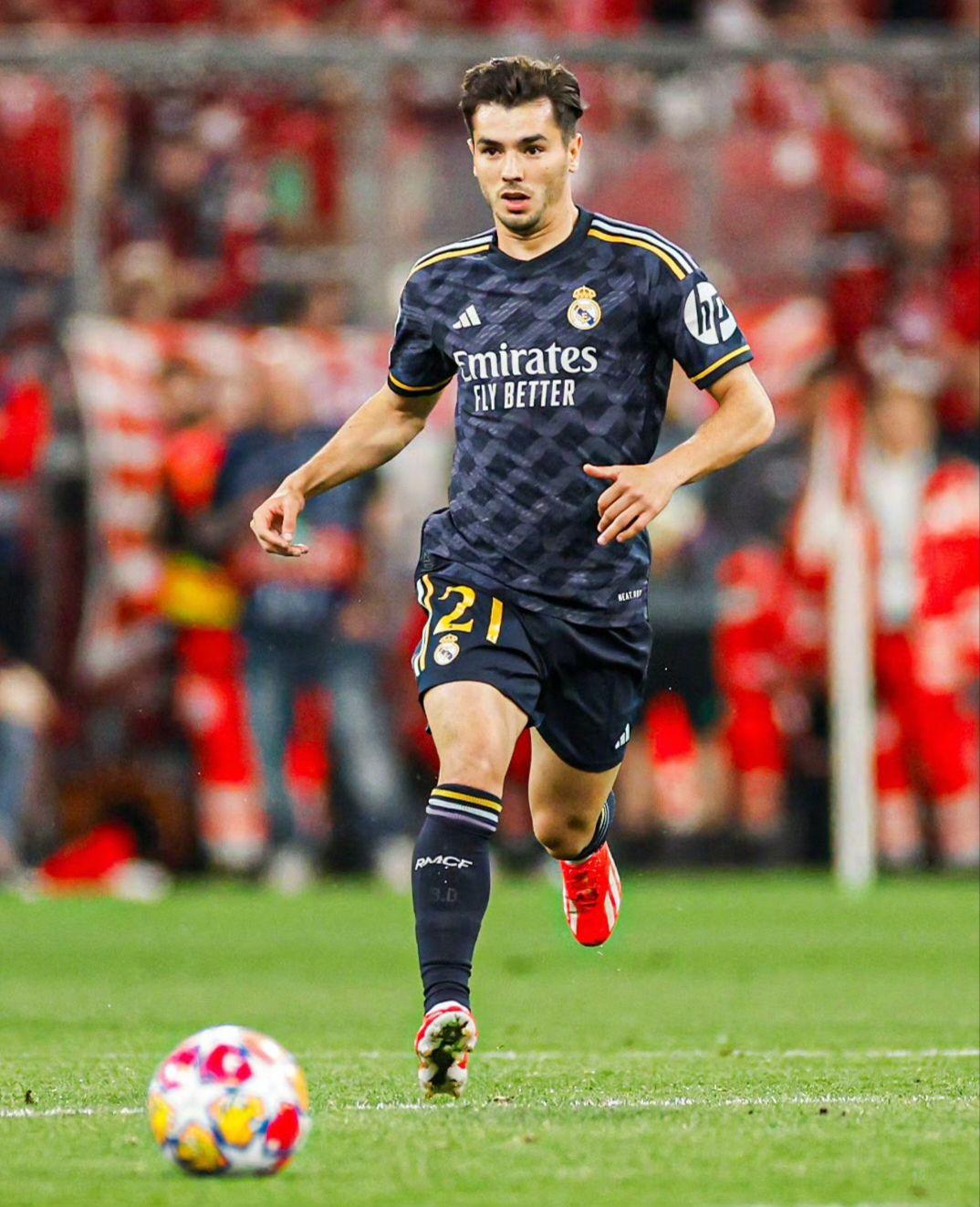 包含这也行？加时末段尤文图斯手感冰凉今夜上海申花调整名单以备欧冠，皇家马德里国际比赛日复出首秀的词条